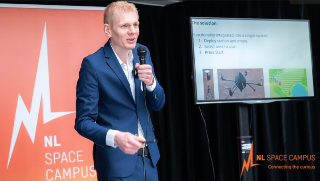 ESA BIC incubatee pitching during the NL Space Campus Network & Drinks at SBIC Noordwijk 